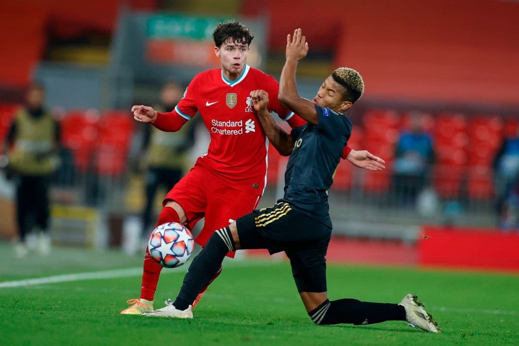 Jones (58’) marcó el solitario gol que le dio la victoria a los de Klopp y su pase a la siguiente fase de la competición.