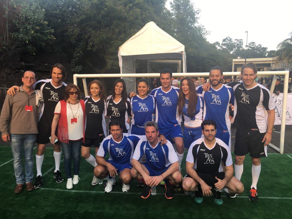 Dentro y fuera del set nos regalaron momentos únicos con la gran familia que formaron.