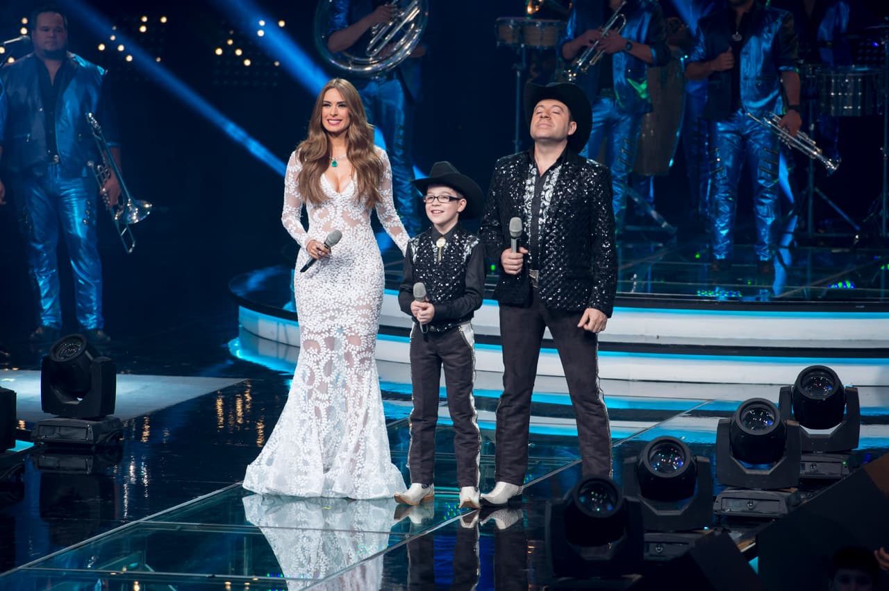 Después de 10 semanas de duro trabajo, la familia Barraza se corona como ganadora de Me Pongo de Pie, Paty Cantú y los Cervantes obtuvieron el segundo lugar, y Río Roma y los García el tercero, aunque estos últimos no quedaron conformes. Entre los invitados especiales estuvieron la Banda MS y La Arrolladora Banda El Limón.