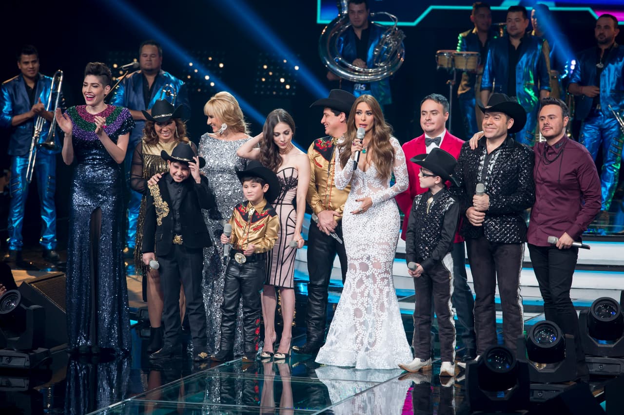 Después de 10 semanas de duro trabajo, la familia Barraza se corona como ganadora de Me Pongo de Pie, Paty Cantú y los Cervantes obtuvieron el segundo lugar, y Río Roma y los García el tercero, aunque estos últimos no quedaron conformes. Entre los invitados especiales estuvieron la Banda MS y La Arrolladora Banda El Limón.