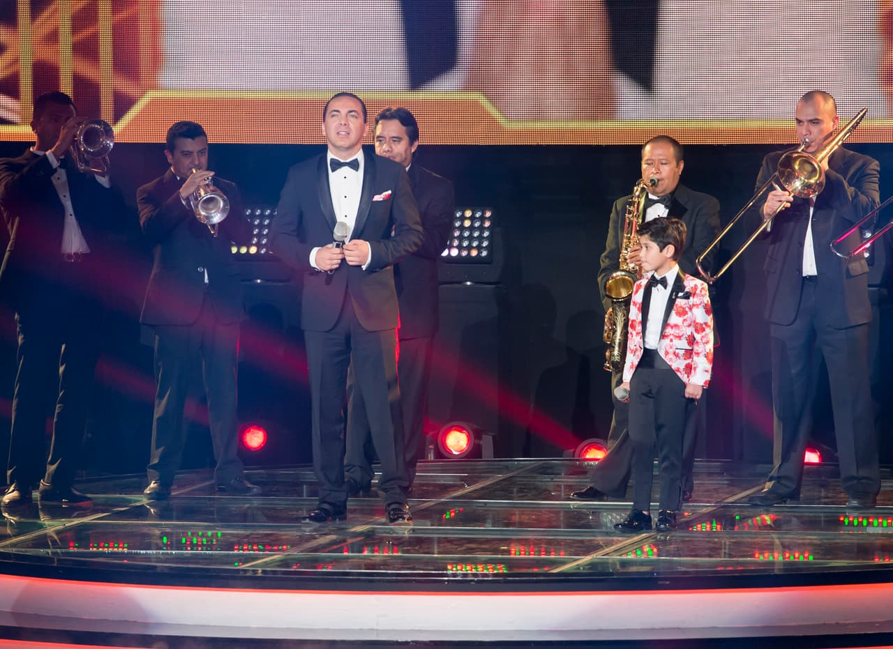 Después de 10 semanas de duro trabajo, la familia Barraza se corona como ganadora de Me Pongo de Pie, Paty Cantú y los Cervantes obtuvieron el segundo lugar, y Río Roma y los García el tercero, aunque estos últimos no quedaron conformes. Entre los invitados especiales estuvieron la Banda MS y La Arrolladora Banda El Limón.