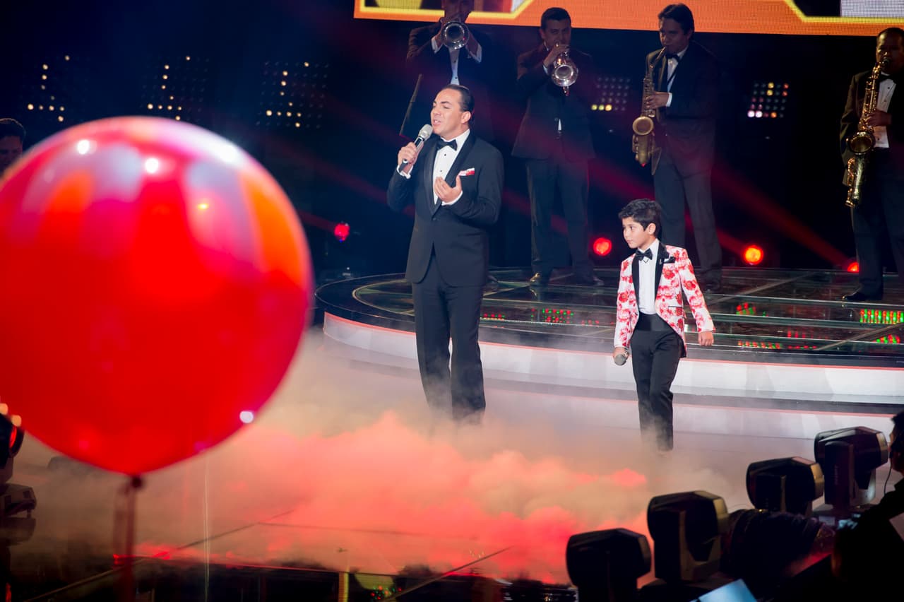 Después de 10 semanas de duro trabajo, la familia Barraza se corona como ganadora de Me Pongo de Pie, Paty Cantú y los Cervantes obtuvieron el segundo lugar, y Río Roma y los García el tercero, aunque estos últimos no quedaron conformes. Entre los invitados especiales estuvieron la Banda MS y La Arrolladora Banda El Limón.