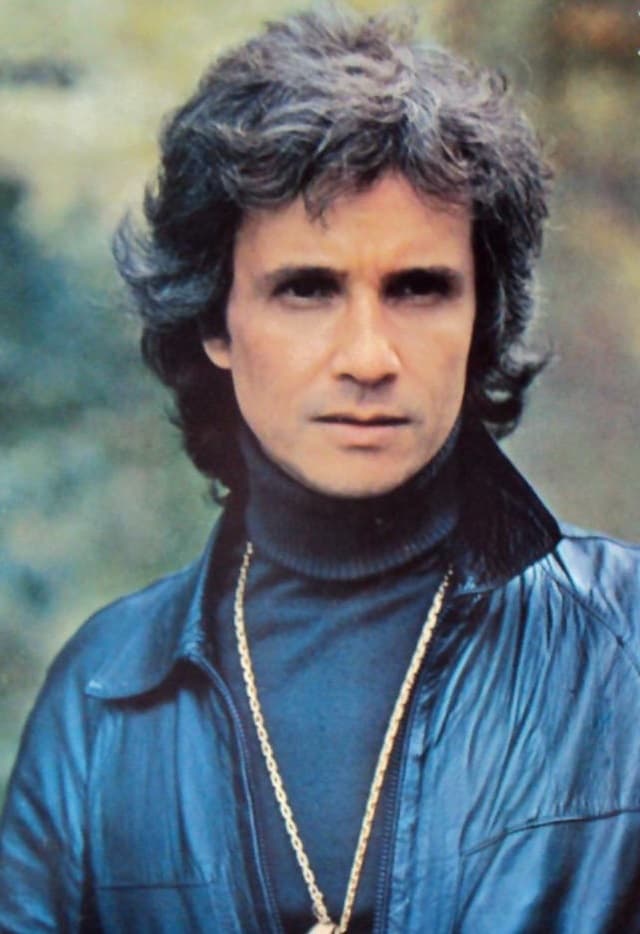 Su éxito traspasó fronteras y llegó al Festival de la Canción de San Remo, en donde triunfó en 1968. Por varios años fue el único cantante latino en haber ganado dentro de este certamen.