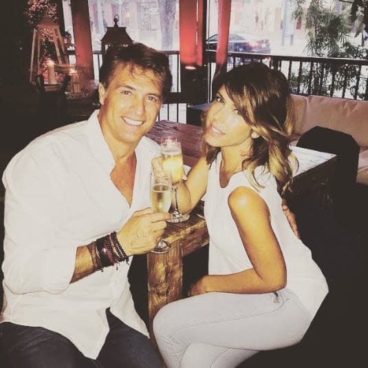 "Me encantaría que mi mujer esté al lado mío, pero si no es la forma, pues bueno, mejor estar separados y quizá buscarse una pareja que sí quiera vivir contigo, ¿no?", continuó.