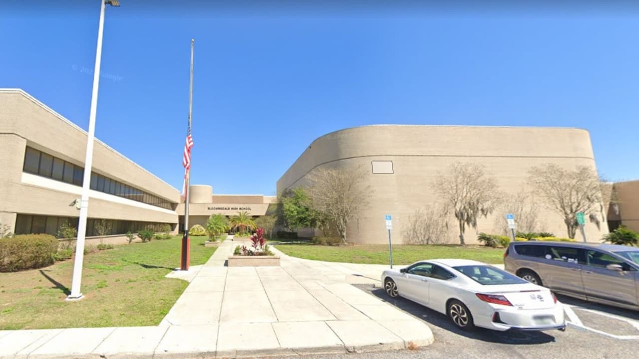 Dos estudiantes son detenidos por publicar amenazas de un tiroteo masivo en Hillsborough