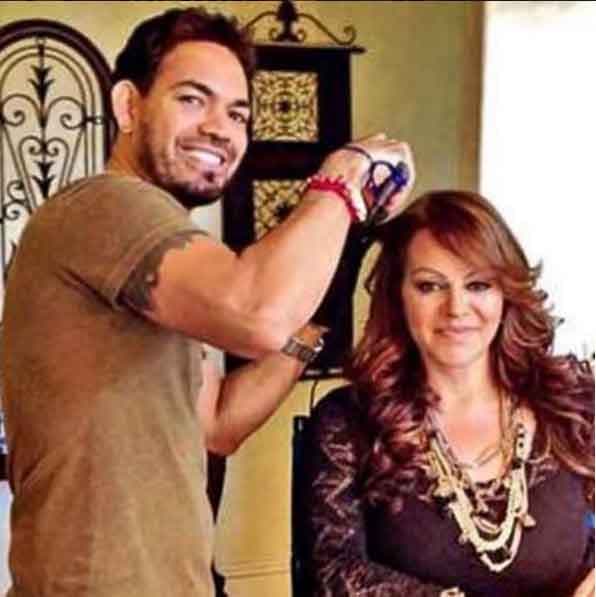 Jenni Rivera era una 'Gran Señora' y también una gran amiga. La cantante se caracterizó por hacer importantes vínculos con la gente que trabajaba y tuvo grandes amistades que aquí recordaremos.