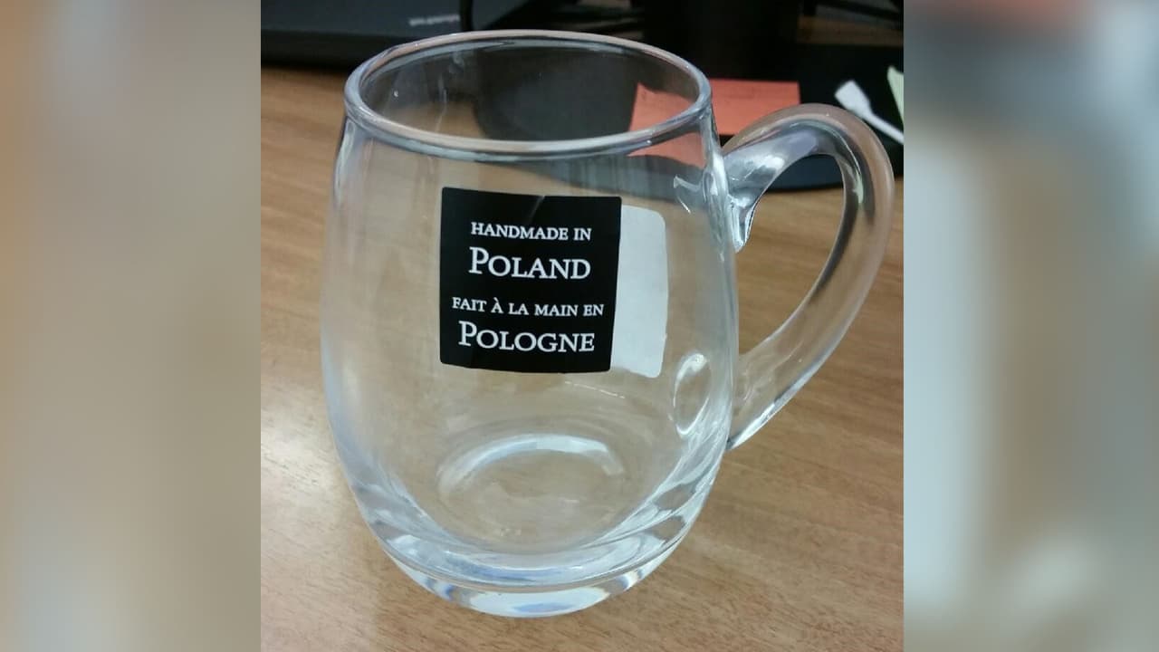 Glass Beer Mugs by TJX.
<br>La jarra de cerveza de vidrio puede romperse si se calienta o se usa con líquido caliente, lo que presenta riesgo de quemaduras y lesiones.
<br>Fechas de venta: mayo de 2017 a junio de 2017.
<br>Contacto: HomeGoods al 800-888-0776 o
<a href="https://www.homegoods.com/" target="_blank">en línea</a>.