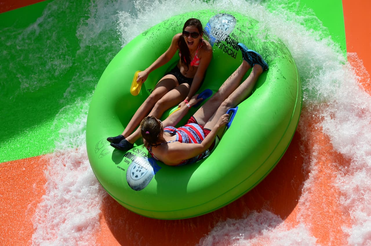 Giras y giras en rotación y en traslación, así como el movimiento de la tierra