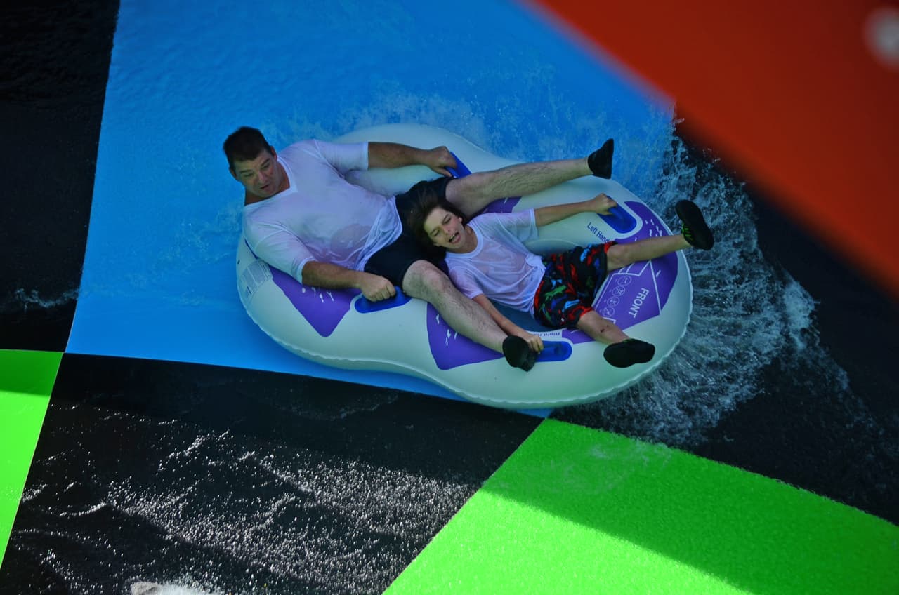 Su dirección es 1800 Lamar Blvd. Arlington, Texas 76006