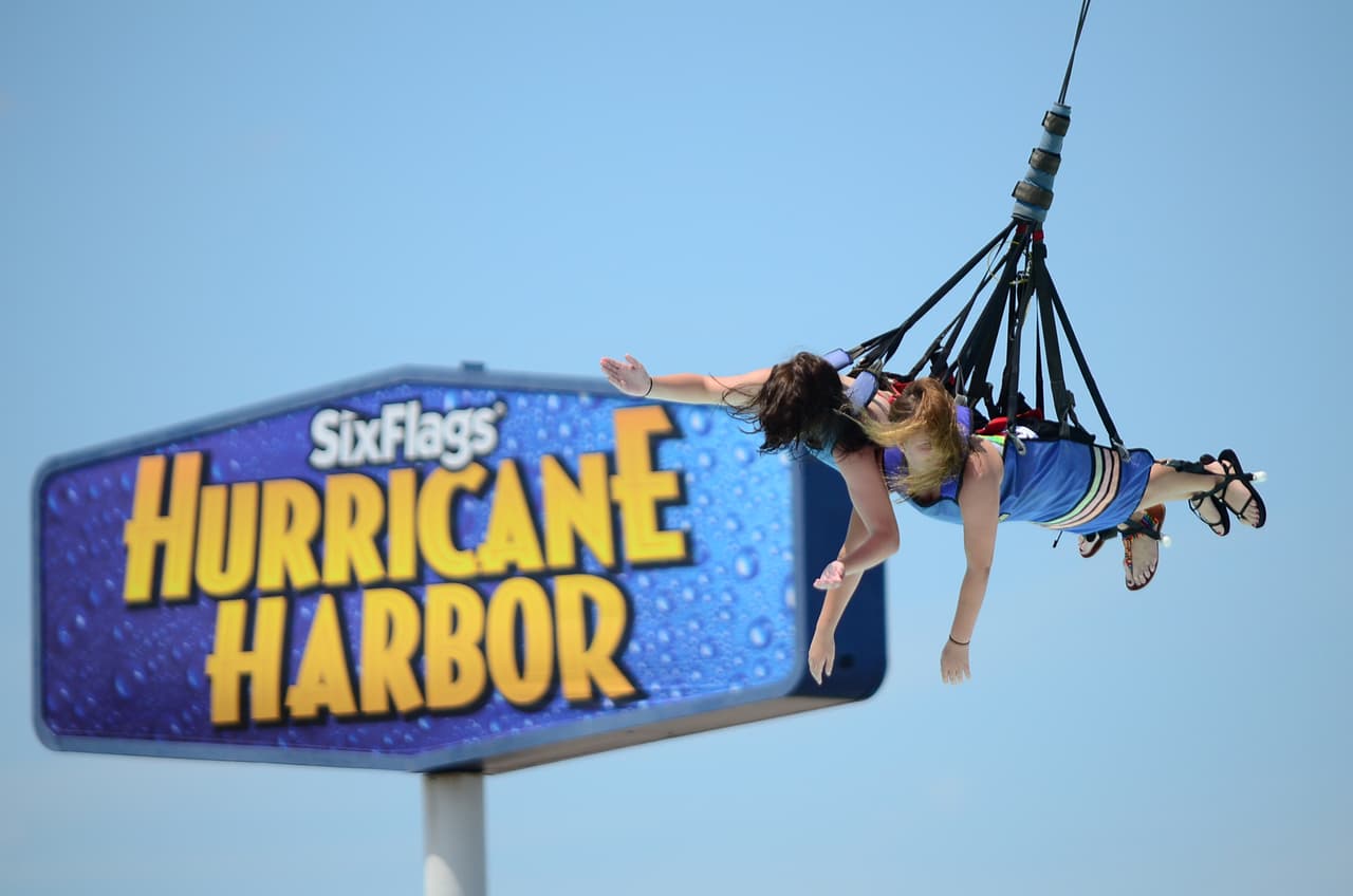Este parque de diversiones está ubicado a un costado de la Interestatal 30, frente a Six Flags Over Texas