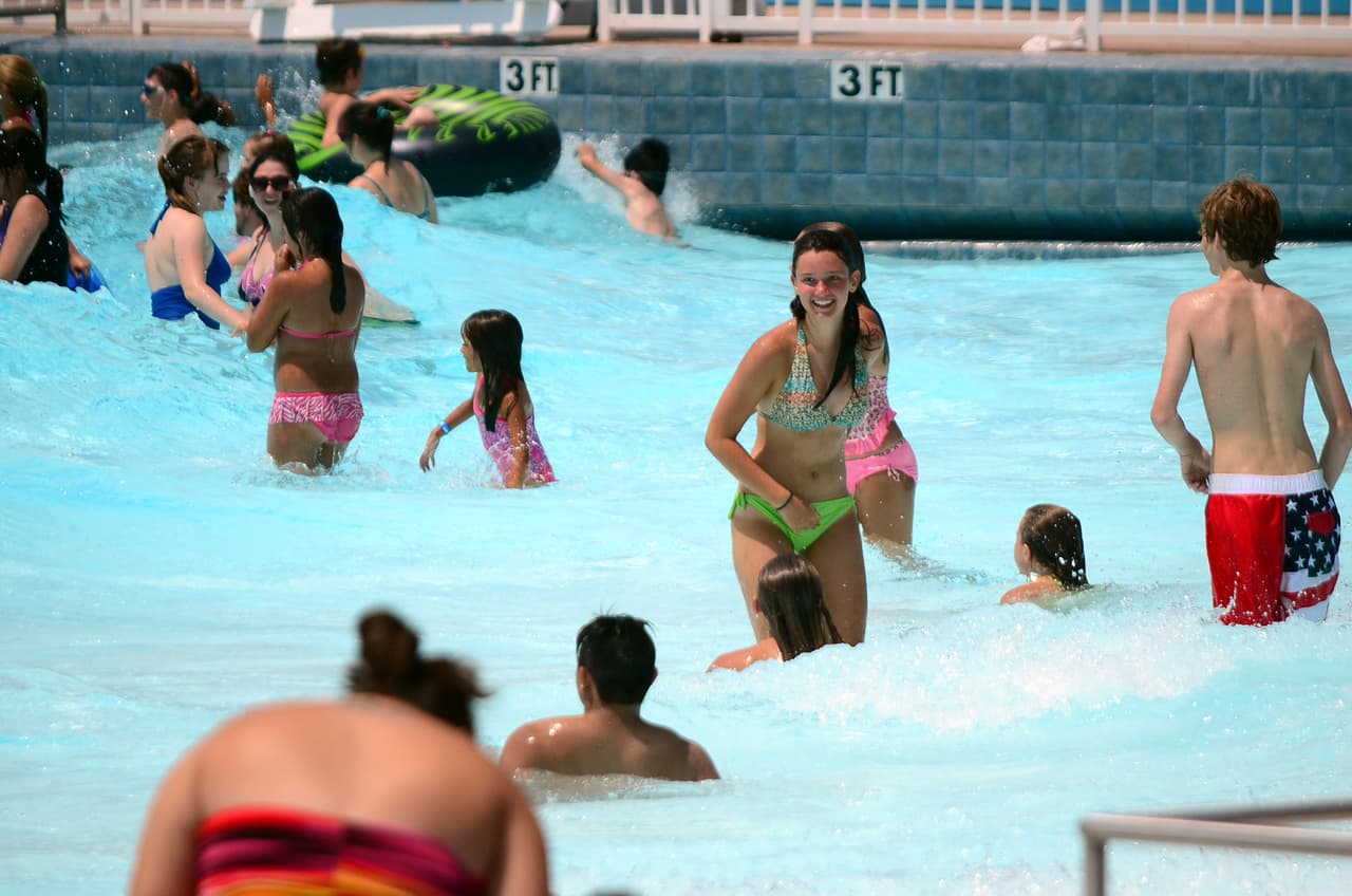 Boogie Beach es una alberca de olas que te mantiene en tremendas sacudidas porque es como si estuvieras en mar agitado