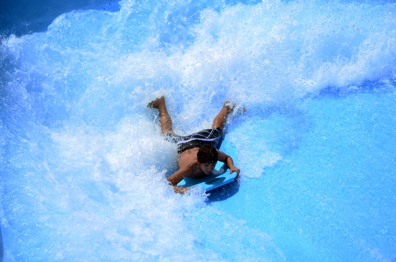 Y hasta puedes practicar el surf...