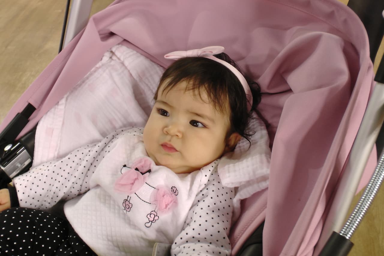 ¡Qué hermosa! Baby Giulietta siempre tan coqueta y a la moda.