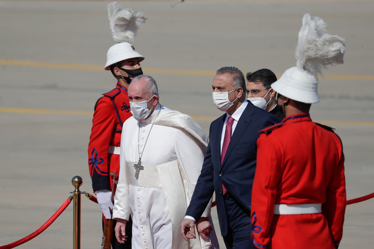 Francisco, de 84 años, que aseguró viajar a Irak como "un peregrino de la paz", desarrollará una visita de tres días, en la que también tenderá la mano a los musulmanes chiitas durante un encuentro muy simbólico con el gran ayatolá Alí Sistani, la máxima autoridad religiosa de esta rama del islam.