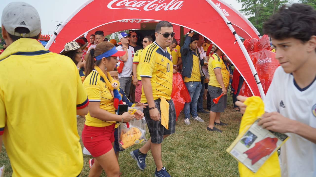 Aficionados colombianos y chilenos se dieron cita en el Soldier Field de Chicago para animar a sus selecciones.