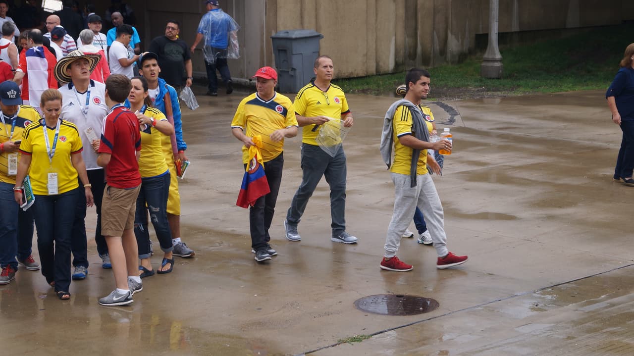 Aficionados colombianos y chilenos se dieron cita en el Soldier Field de Chicago para animar a sus selecciones.