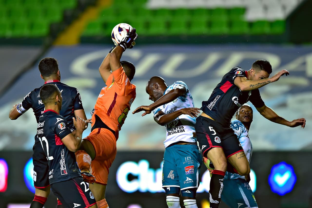 Con doblete de Victor Dávila y gol de Jean Meneses, León se impone 3-1 al Atlético San Luis y suman tres unidades.