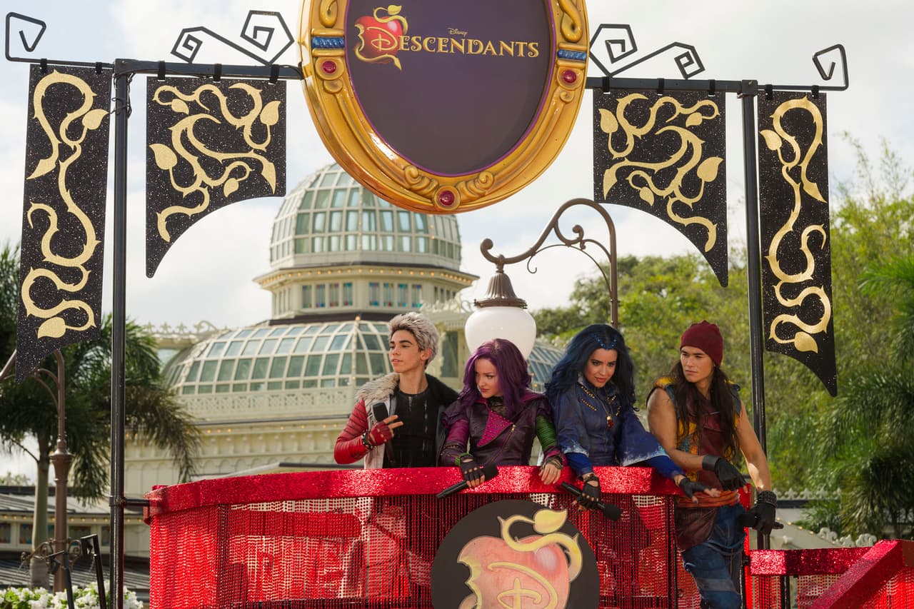 "Me siento honrada de que la gente ame tanto la franquicia y que quieran otra, pero 
<b><a href="https://www.univision.com/famosos/desde-salma-hayek-hasta-la-hija-de-andrea-legarreta-famosos-de-luto-por-cameron-boyce-fotos" target="_blank">es casi imposible imaginarla</a></b> […] el núcleo (de la película) es de cuatro, para siempre".
<br>