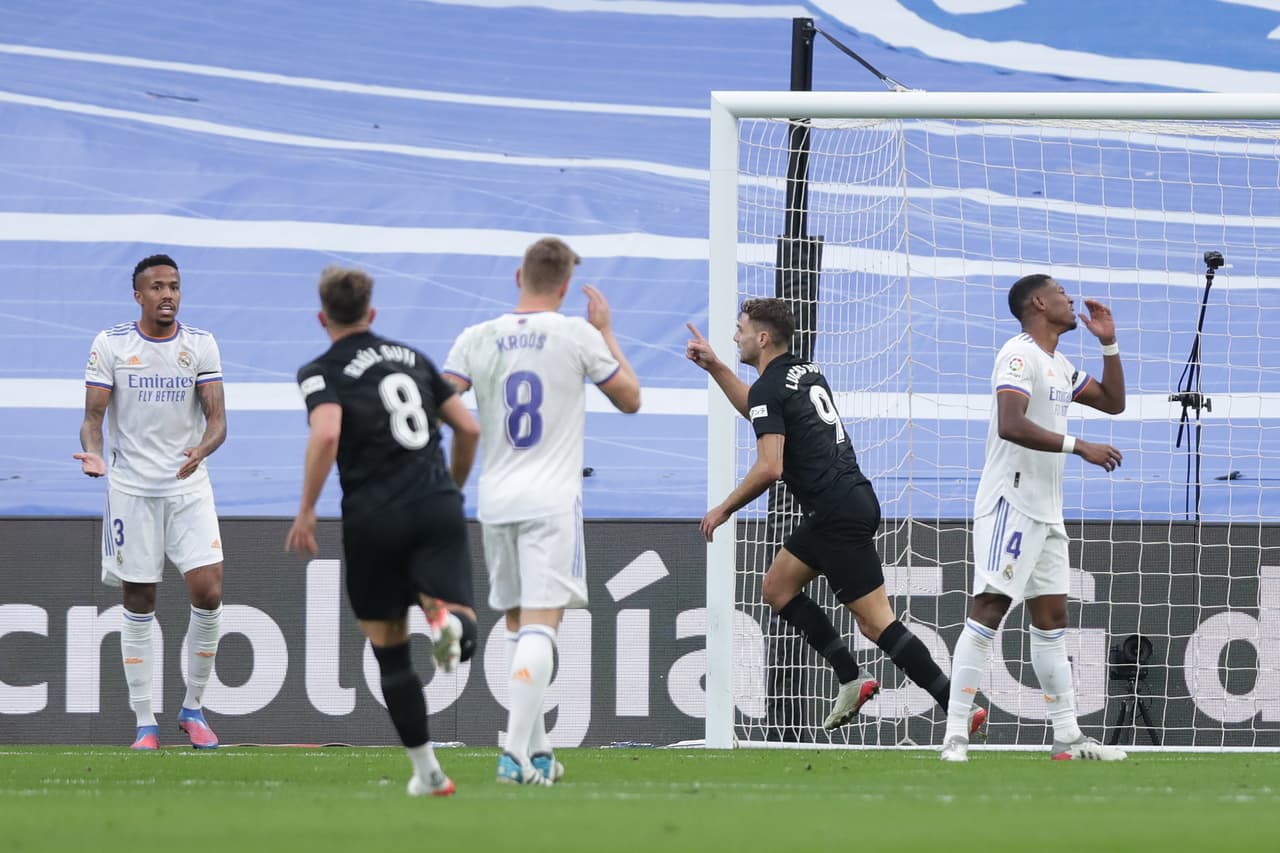 El Real Madrid consiguió un par de goles en la recta final, uno de Luka Modric por la vía del penalti al 82 y el otro en tiempo de reposición de Eder Militao, para empatar en casa ante Elche.