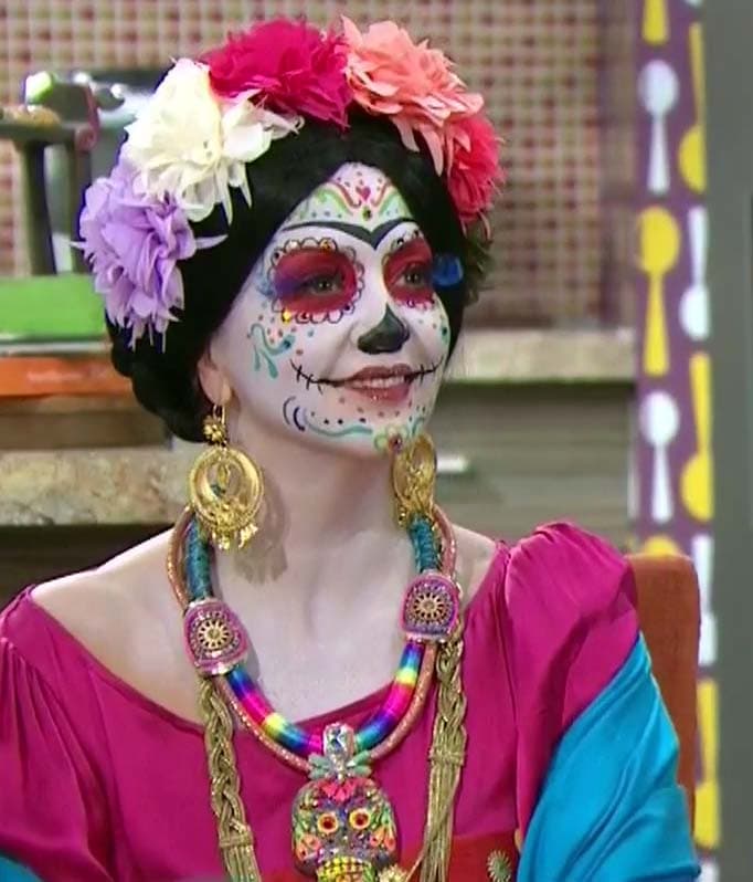 ¿Así o más guapa nuestra Frida Kahlo? Andrea Legarreta estuvo encantada dándole vida a la gran pintora mexicana.