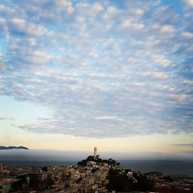 El cielo del área de la bahía fue compartido por decenas de usuarios de redes sociales.