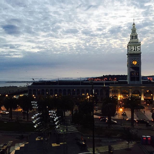 El cielo del área de la bahía fue compartido por decenas de usuarios de redes sociales.