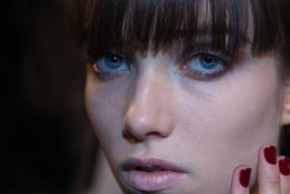 Y acompañado por un esfumado de color, para lograr el efecto ahumado.