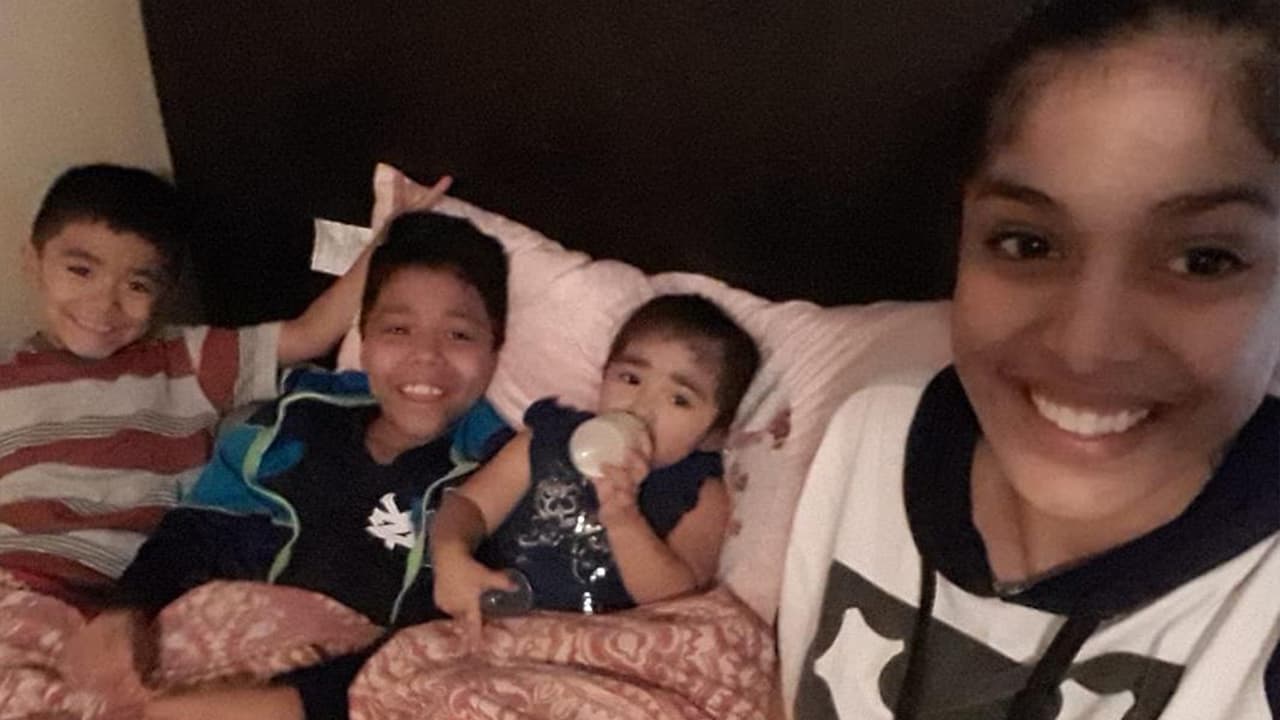 La hispana en este momento le didica todo su tiempo a sus hijos que han regresado a clases de forma virtual, indica que nunca se imaginó que recibiría tanto apoyo de la comunidad.
<br>