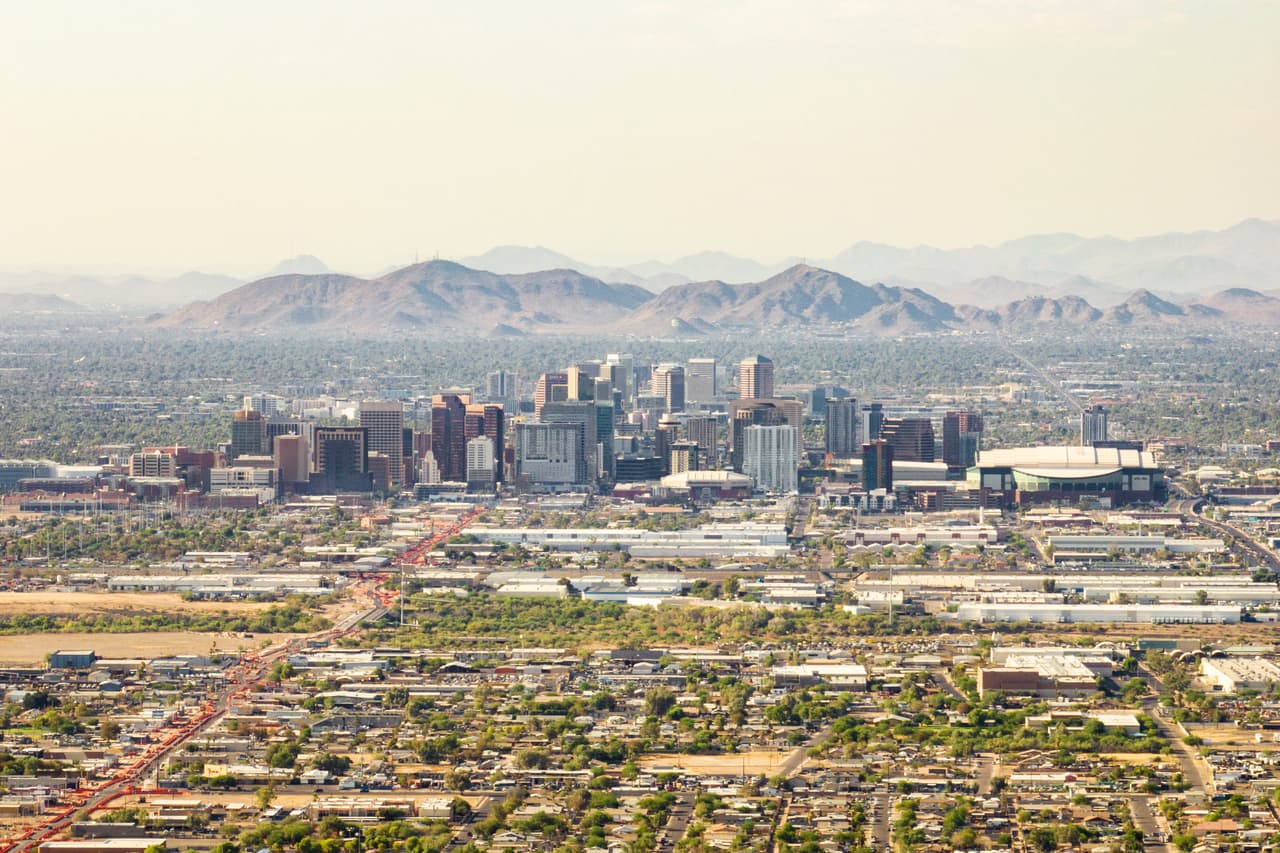 La lista fue publicada por el sitio especializado en bienes raíces 
<a href="https://www.redfin.com/blog/affordable-places-to-live-in-arizona/" target="_blank">Redfin</a>, el cual consideró el precio promedio de vivienda, renta, e ingreso aproximado por familia para calificar las ciudades.