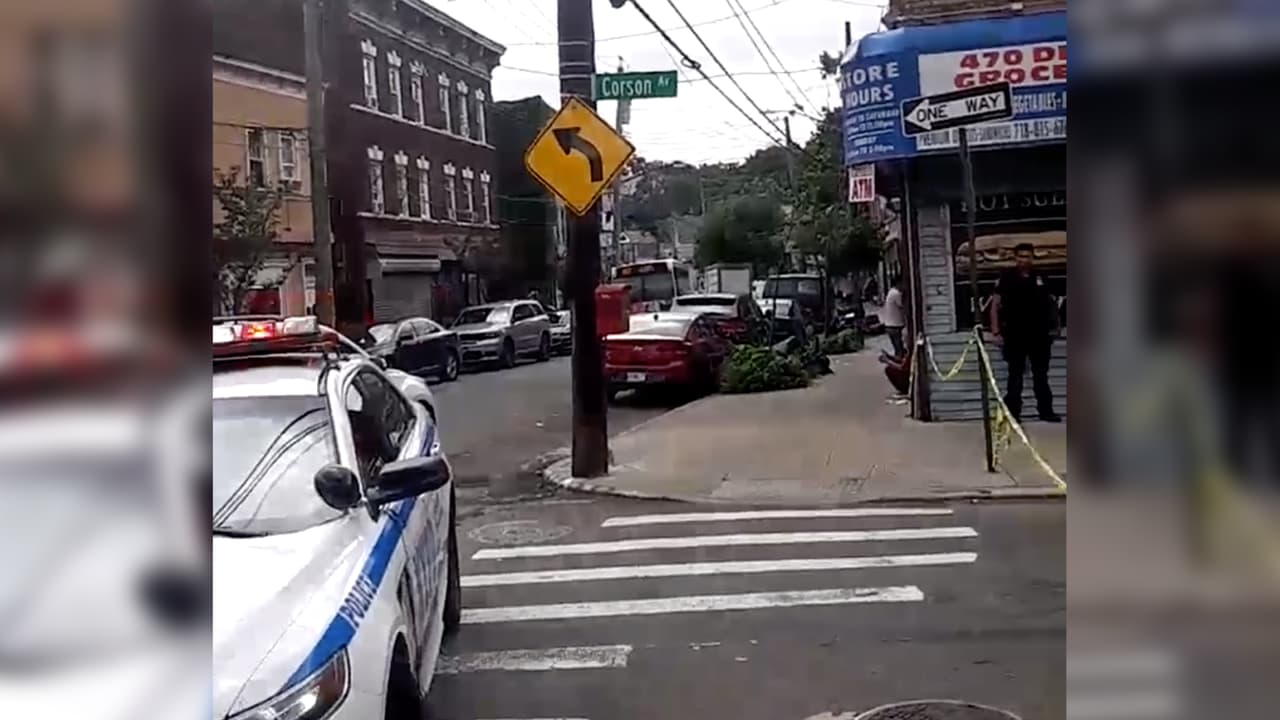 Hallan a hombre muerto en Staten Island con la frase "toco a las niñas" escrita en el pecho