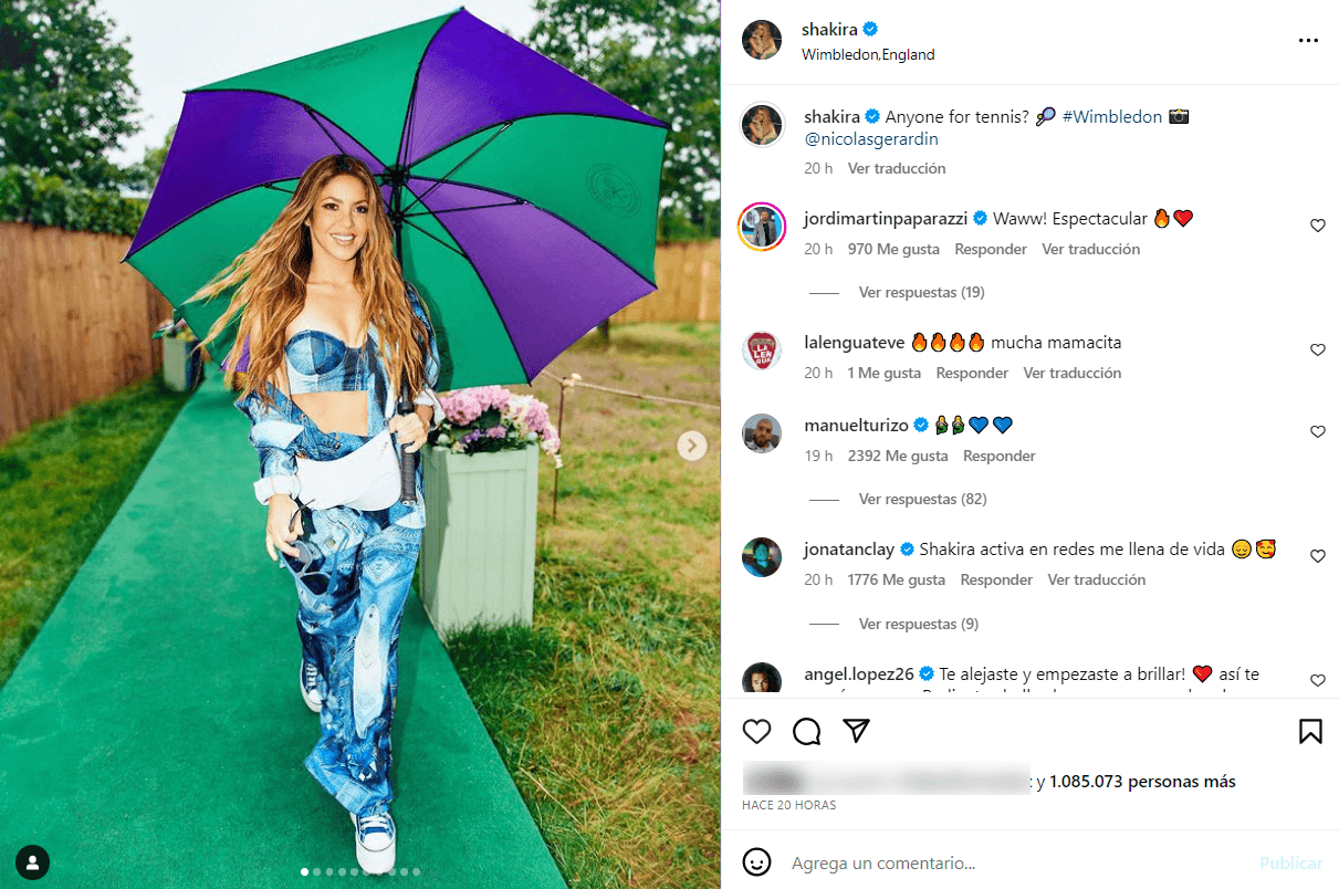 Además, debido a la llovizna Shakira desfiló con un colorido paraguas.
<br>