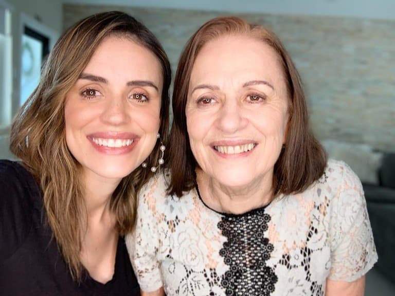 La periodista colombiana es muy unida a sus padres y este cumpleaños la consintieron como una reina.