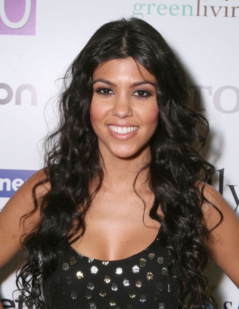 El baterista de 46 años agracece a Kourtney el poder volver a volar, pues hace 13 años Barker sufrió un accidente al que sobrevivieron él y su amigo DJ AM pero murieron otros cuatro.