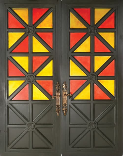 La puerta de Rick’s Café Américain de la película Casablanca. Valor en subasta: $150,000 – $200,000.