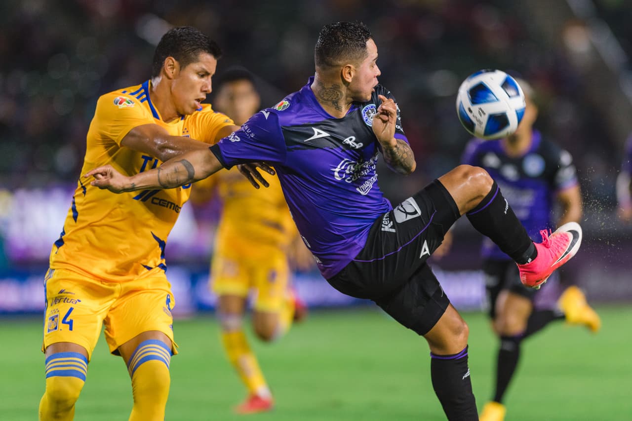 Mazatlán aprovecho el mal parado de Tigres tras los dos cambios y atacó por las bandas, pero le faltó el último toque para abrir el marcador.