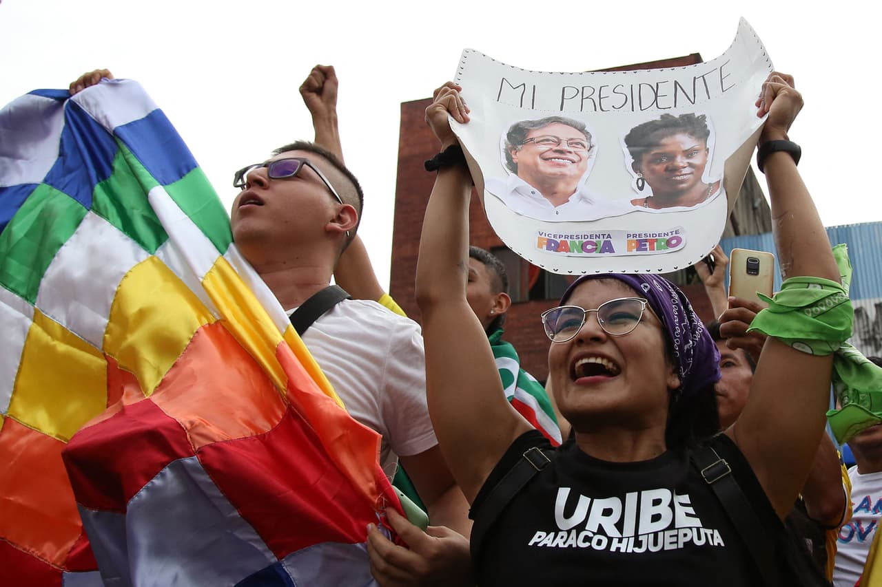 Petro, quien ha sido senador y alcalde de Bogotá, ha dicho que impulsará desde la presidencia una rápida transición energética, porque considera que Colombia debe pasar de una “economía depredadora” a una para “la vida”.