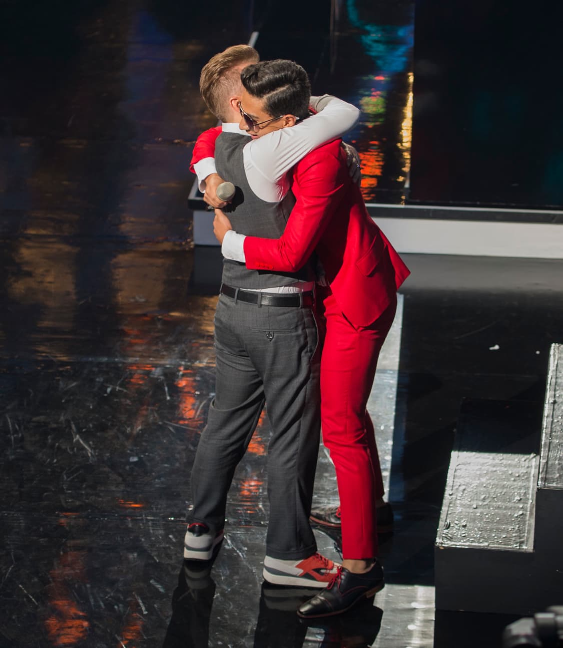 A pesar de la presión, capitanes, competidores y jueces tratan de relajarse cuando están fuera del aire, a veces se portan bien y otras tantas un poco mal, pero el chiste es pasarla bien. ¡Miren qué pasa detrás de cámaras!