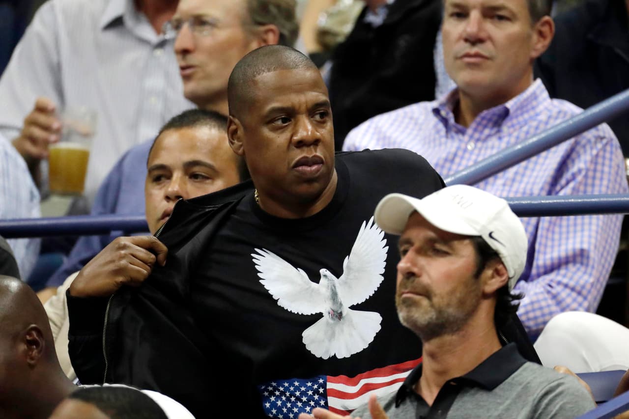 En cambio, él no se notaba de muy buen humor que digamos.