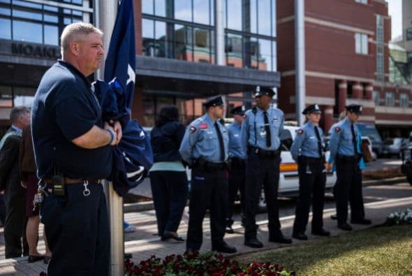 El lunes, una bandera fue izada en el Boston Medical Center para conmemorar los atentados.