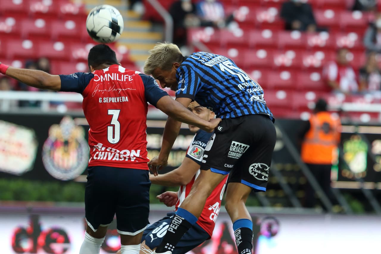 Alexis Vega evita que el Rebaño Sagrado tropiece fuertemente en casa y empetan 1-1 con Querétaro.