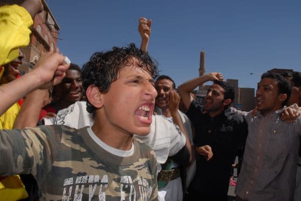 Pero las protestas no han sido exclusivas de Egipto. Decenas de miles de opositores al presidente autocrático de Yemen, un aliado de Estados Unidos en la lucha contra los milicianos islámicos, realizaron el jueves manifestaciones que pusieron de relieve las profundas divisiones en la más pobre de las naciones árabes.