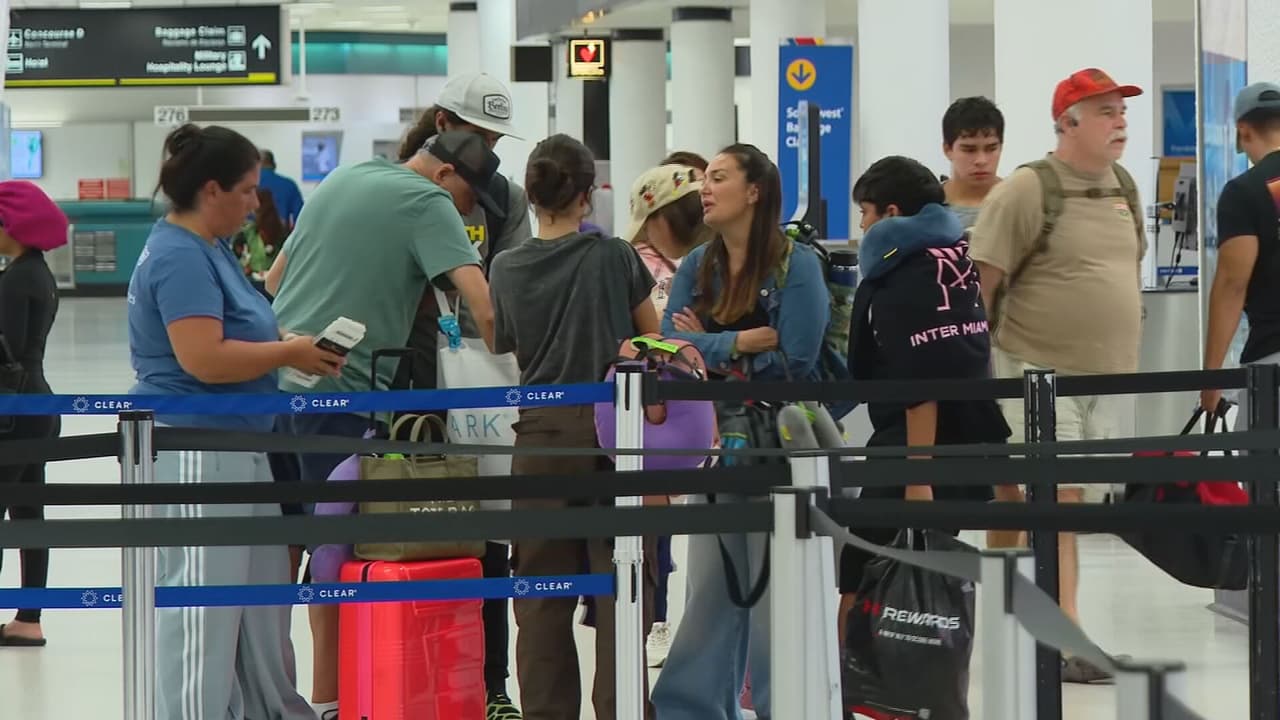 Por ejemplo, Miami está al sur, donde solo se pronostica nubosidad y lluvias asociadas al paso del sistema. Sin embargo, el mal tiempo ocasionado por el huracán Debby en el norte y centro de Florida, ha provocado decenas de 
<b><a href="https://www.univision.com/local/tampa-wvea/noticias/meteorologia/en-vivo-hurcan-debby-toca-tierra-en-florida-ultimas-noticias" target="_blank">cancelaciones y retrasos en el aeropuerto de Miami.</a></b>