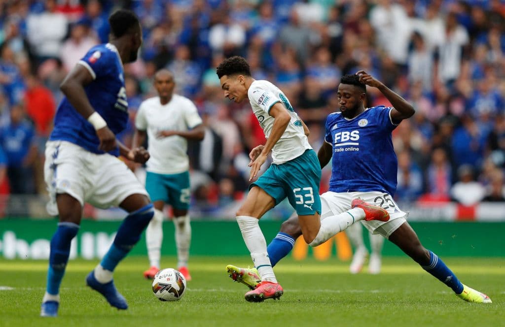 Nathan Aké comete un rídiculo penal al inuto 87 y Kelechi Iheanacho no perdona desde los one pasos y el Leicester vence 1-0 a al Manchester City.