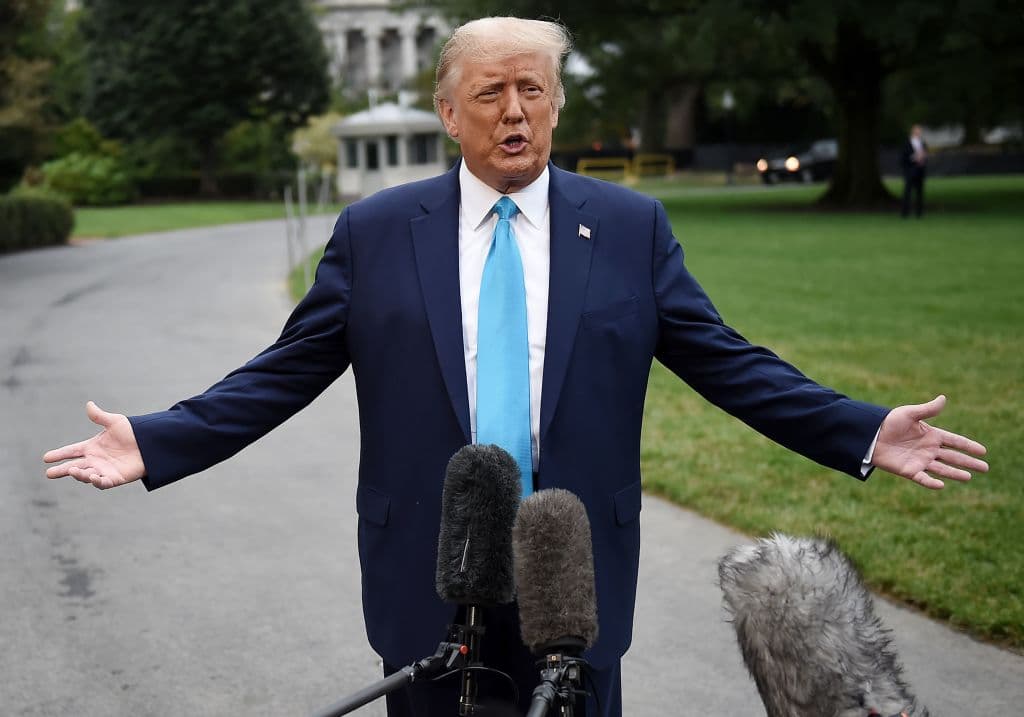 Pero esta no es la única controversia que ha generado en su intento de minimizar el impacto y la gravedad de la pandemia.