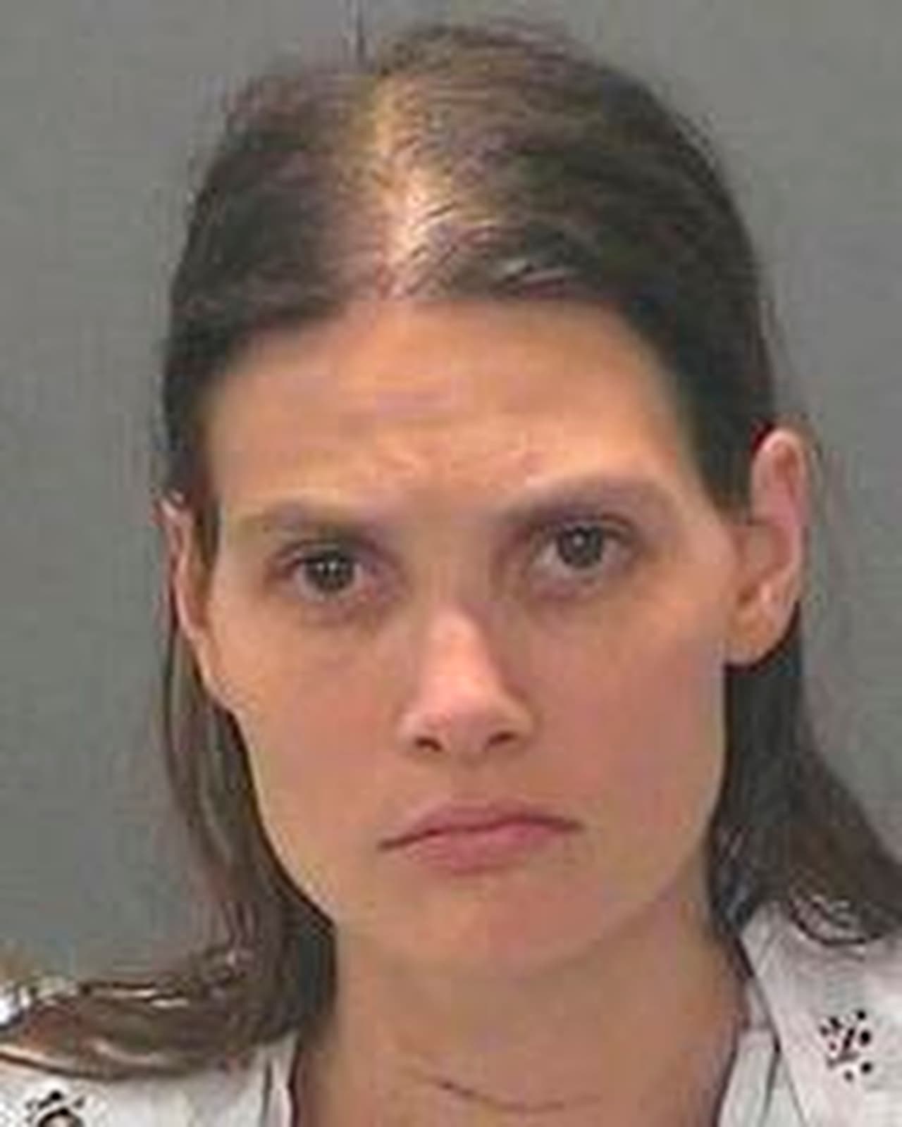 <b>CAROL ANN CORONADO.</b> (California). El 20 de mayo de 2014 en las afueras de Los Ángeles, la mujer de 32 años mató a sus hijas Xenia (2 meses), Yazmine (16 meses) y Sophia (2 años) cortándoles sus gargantas y luego apuñalándolas en el corazón. También planeaba matar a su marido (que estaba buscando divorciarse), pero su madre halló los cuerpos de las niñas antes. Fue sentenciada a tres períodos de prisión consecutivos sin posibilidad de libertad condicional, a pesar de su pedido de clemencia por salud mental.
<br>