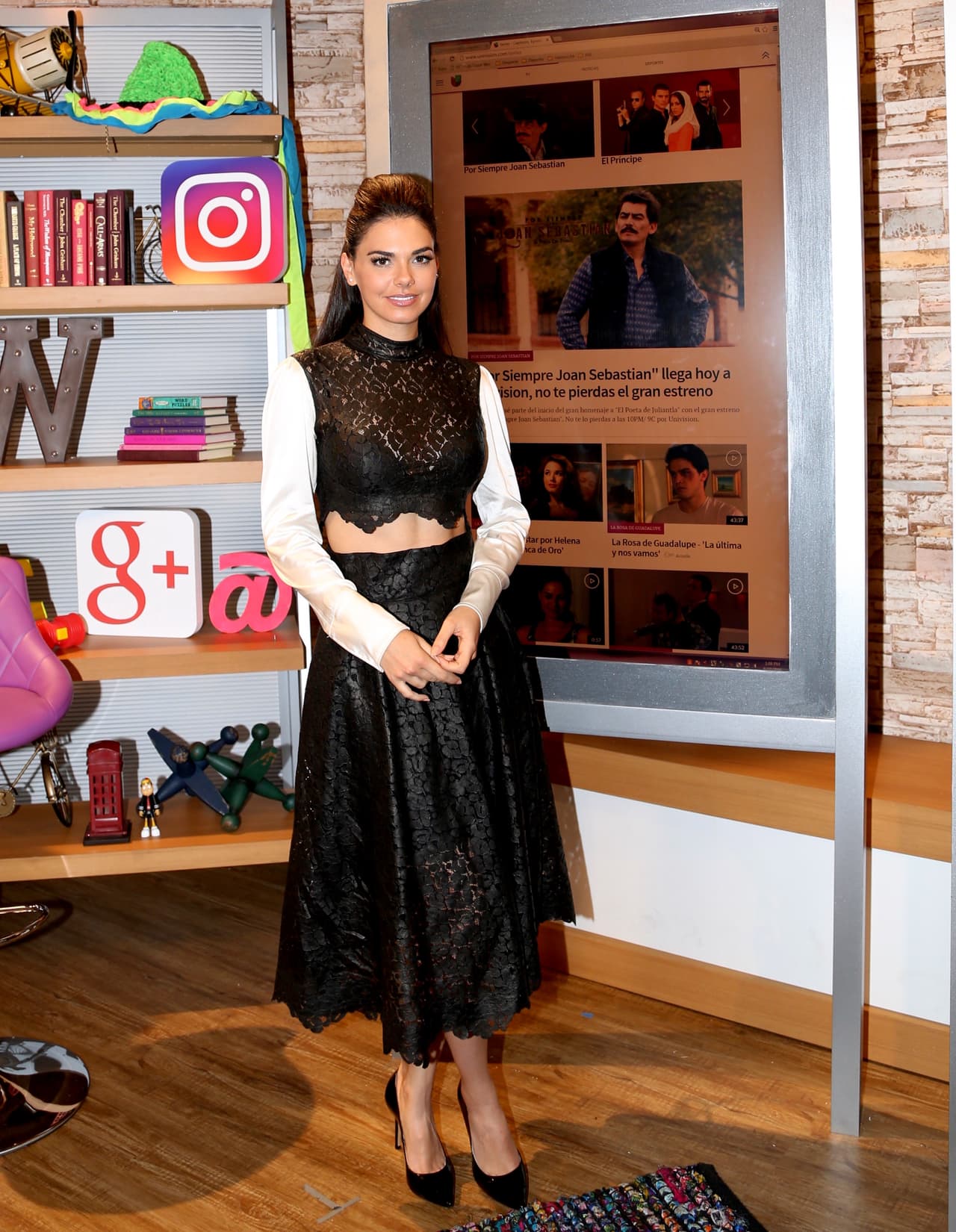 La actriz y modelo cubana siempre nos sorprende con sus atrevidos y sexys looks en la alfombra roja, ¿cuál es tu preferido?