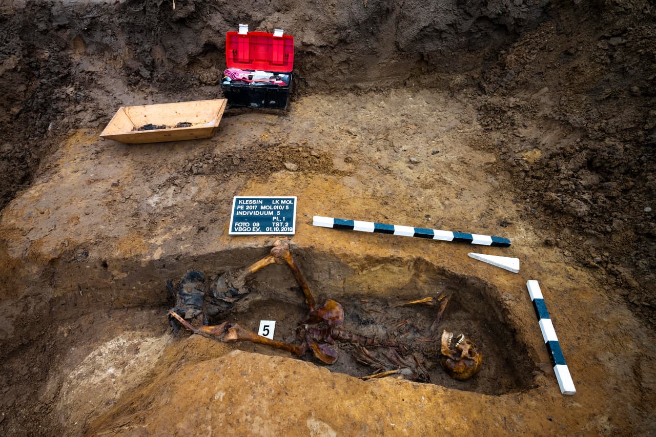 “Por ambas partes hay vidas destruidas. Es gente que murió sin sentido”, dijo Albrecht Laue, presidente de la asociación. “