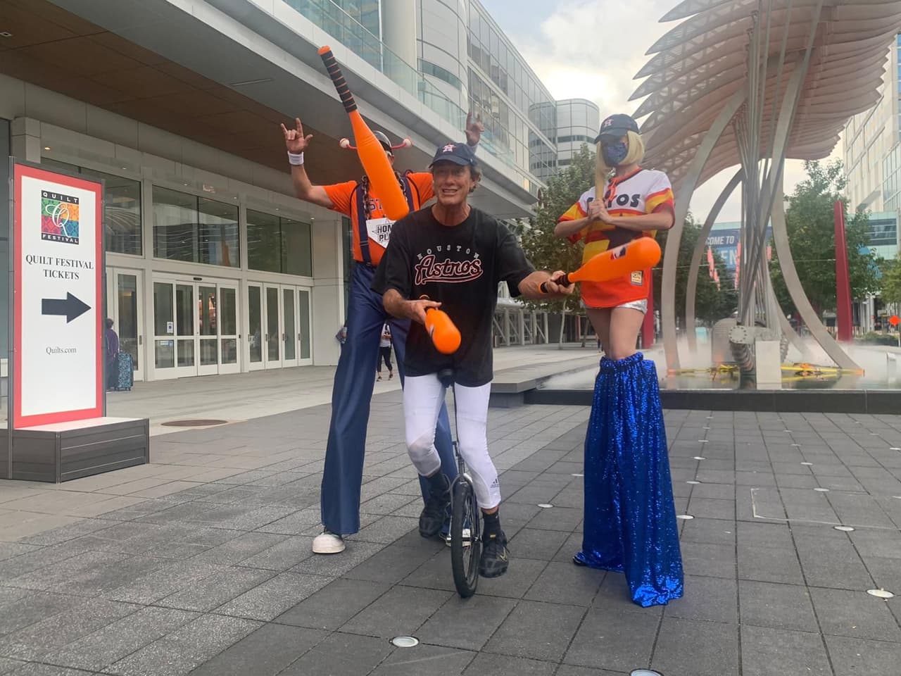 Houston se muestra listo para albergar el arranque de la Sere Mundial entre los Huston Astros y los Atlanta Braves.