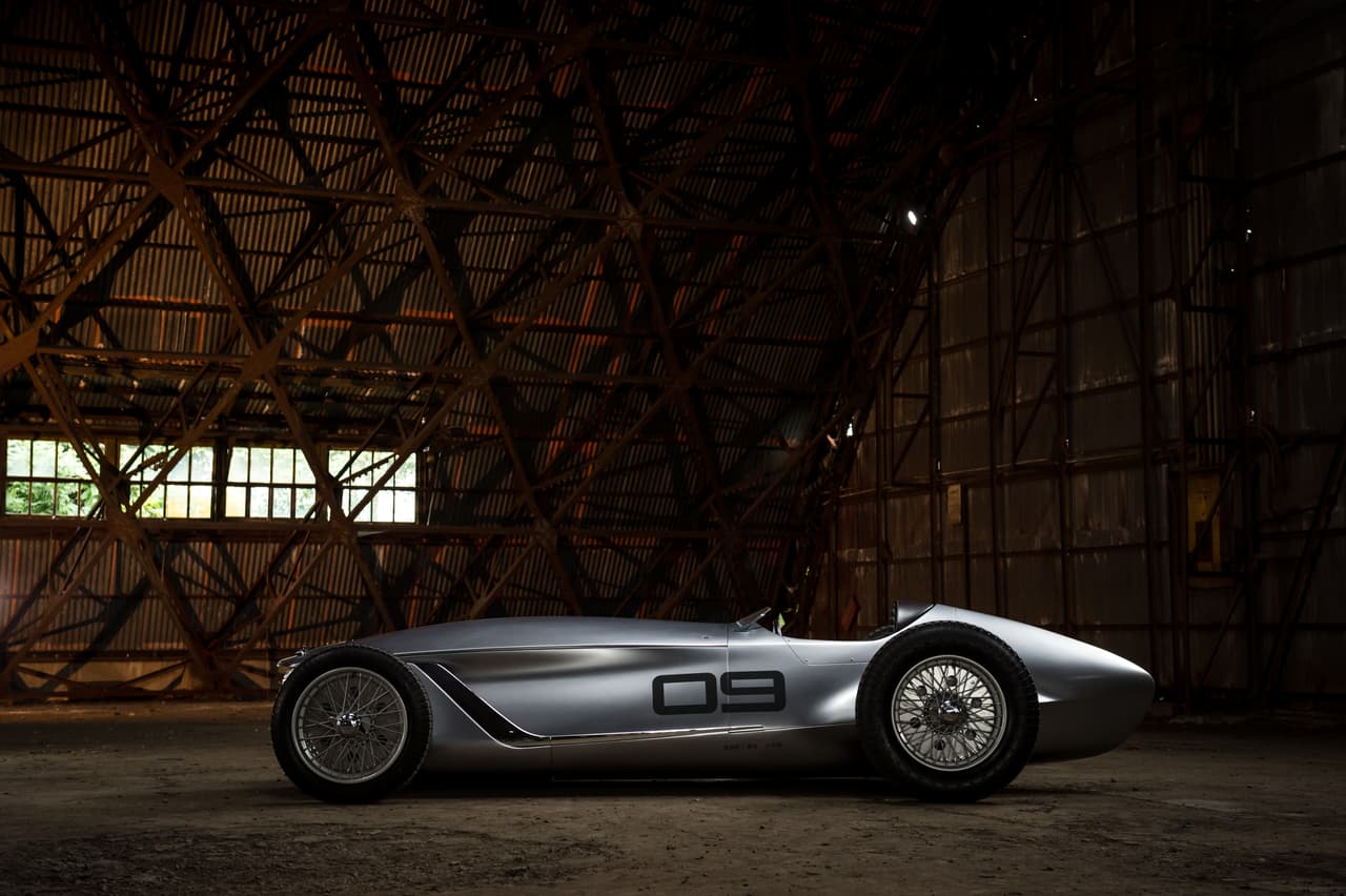 El Infiniti Prototype 9 muestra una fusión de tecnología avanzada con las manos y los corazones de cientos de artesanos tradicionales.
