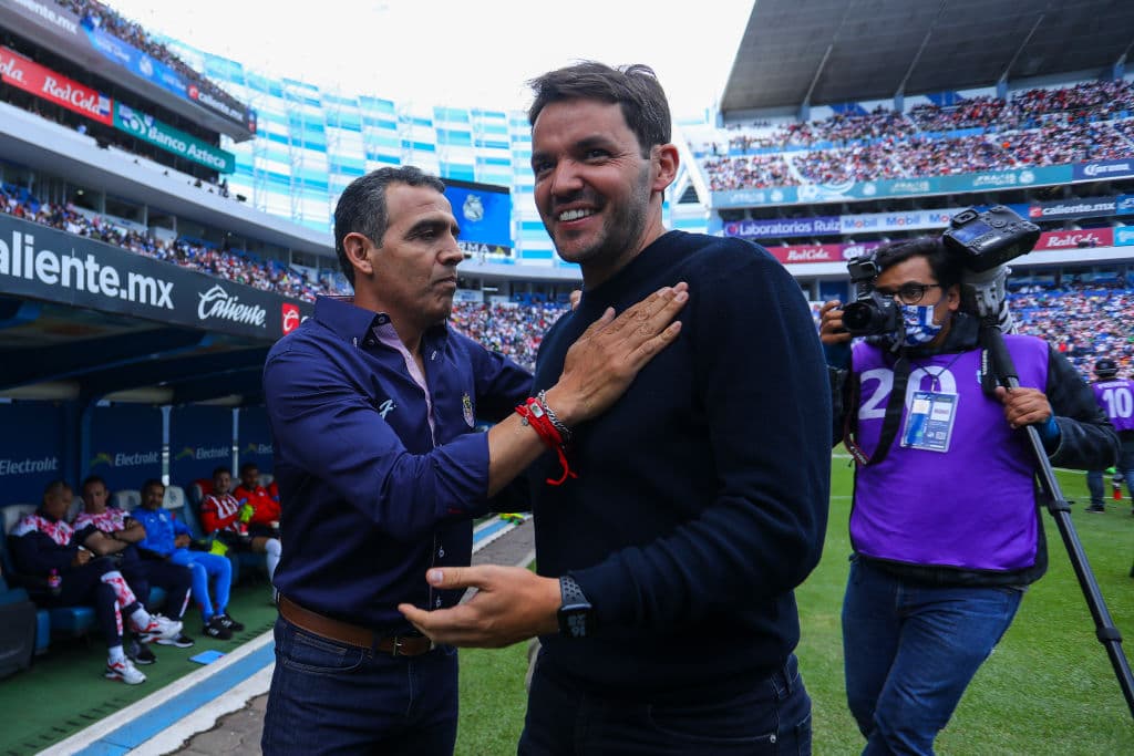 Tras el empate a un gol en el tiempo regular, Puebla se impuso a las Chivas desde los 12 pasos y chocarán con América. La Franja evitó el Clásico Nacional.
